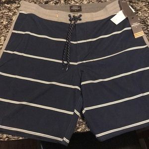 Quicksilver men’s board shorts 34